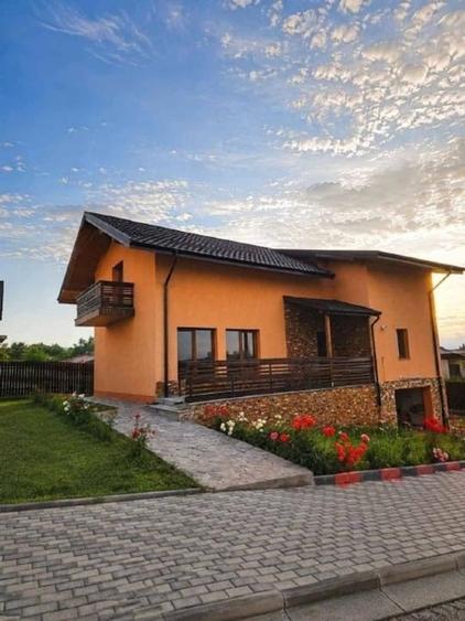 Casă individuală cu 4 camere cu Canalizare în Nord