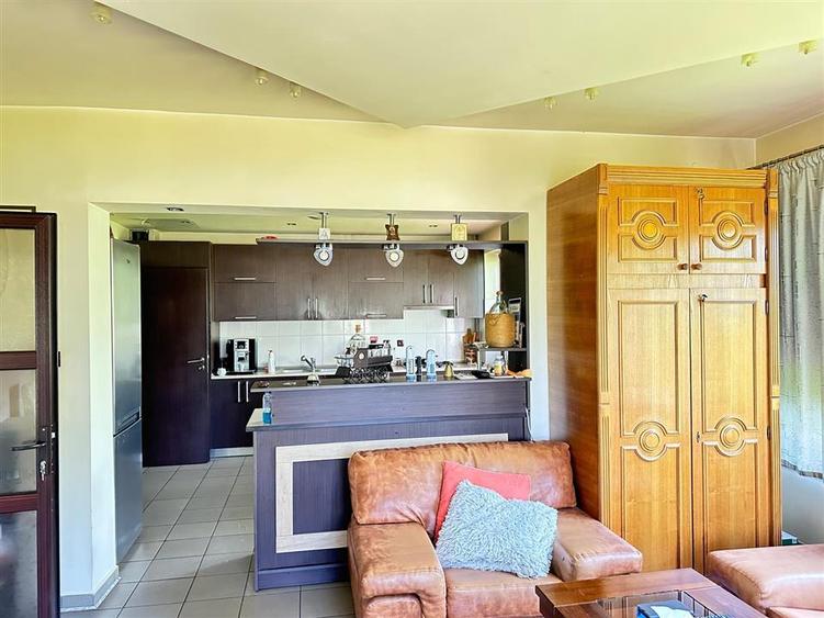 Casă individuală cu 9 camere cu Teren 900 Mp în Ultracentral