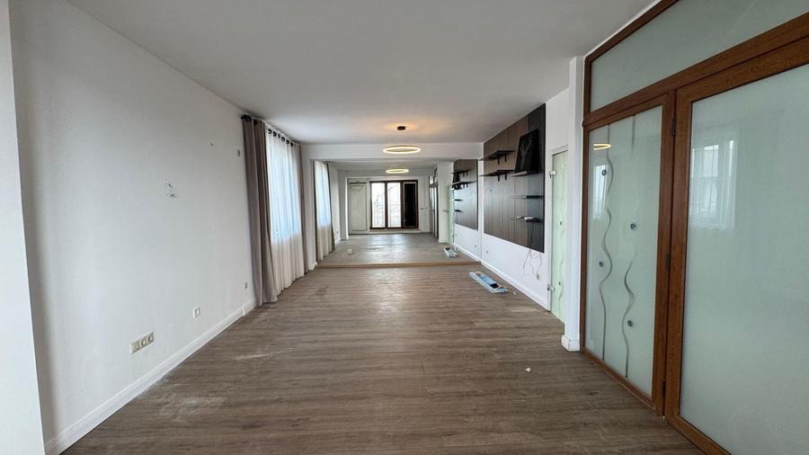 Apartament cu 3 camere, mobilat în Complex Studențesc