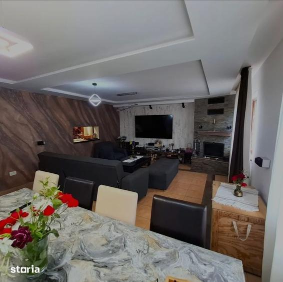 Casă cu 7 camere cu Teren 960 Mp în Câmpineanca