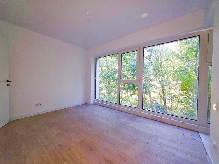 Apartament cu 3 camere decomandat în Splaiul Unirii