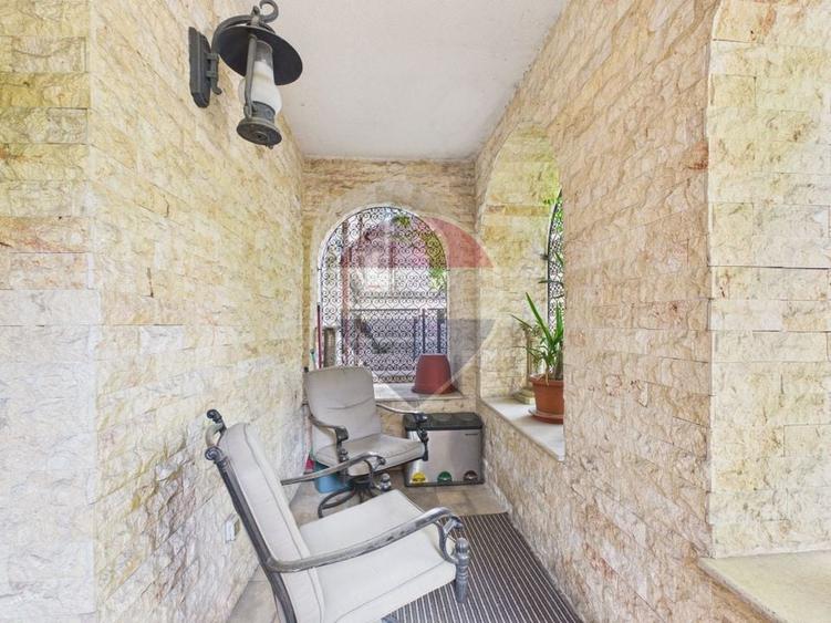 Proprietate unică formată din doua apartamente vila B-dul Primaverii - 16
