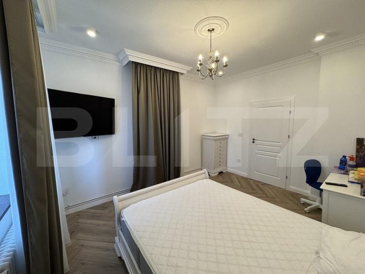 Casă cu 10 camere cu Teren 1143 Mp în Malu Mare