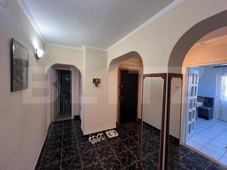 Apartament cu 4 camere decomandat, mobilat în Carpați 2