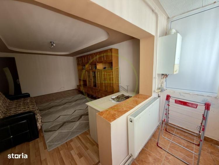 Apartament cu 3 camere decomandat în Craiovița Nouă