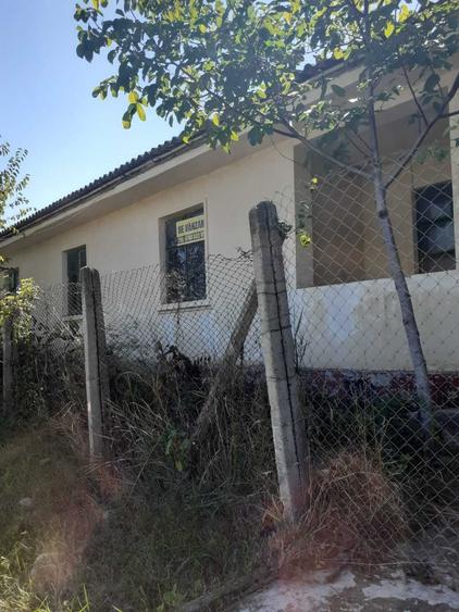 Casă cu 12 camere în Vârteșcoiu