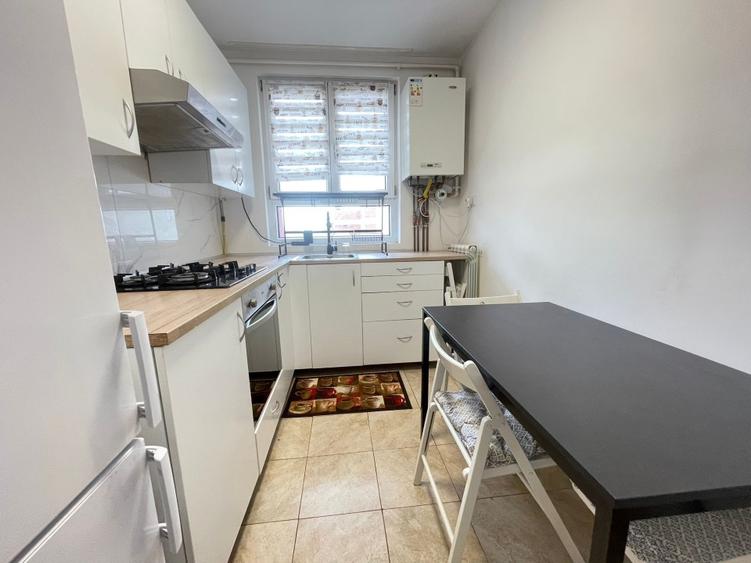 Apartament cu 2 camere decomandat în Florilor