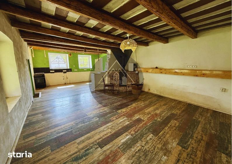 Casă cu 2 camere cu Teren 1414 Mp în Laslea