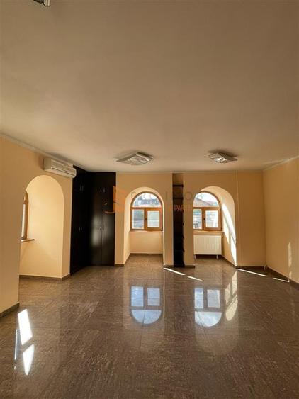 Spațiu comercial, de 240 mp, în 1 Decembrie