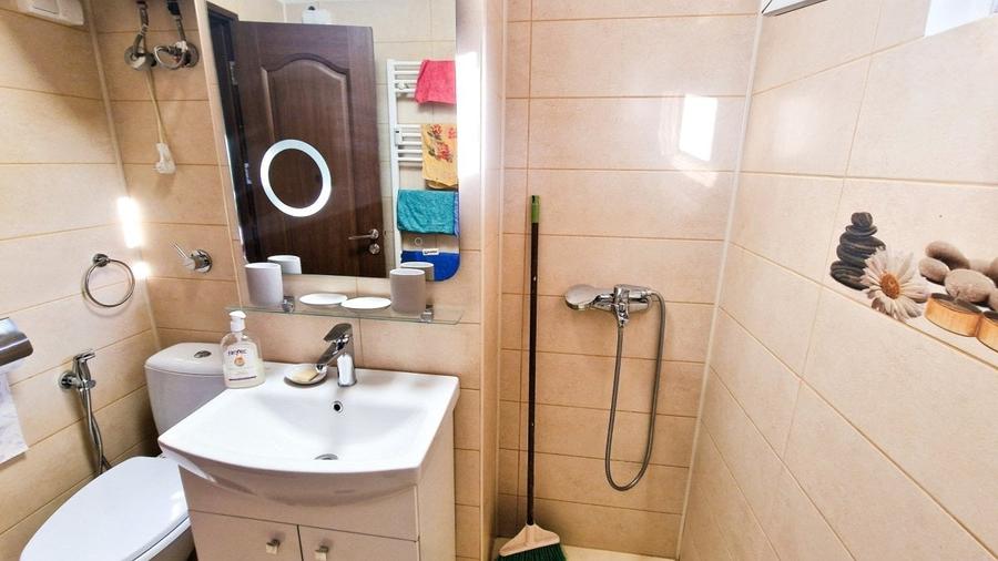 Apartament cu 3 camere decomandat, mobilat în Mărgeanului