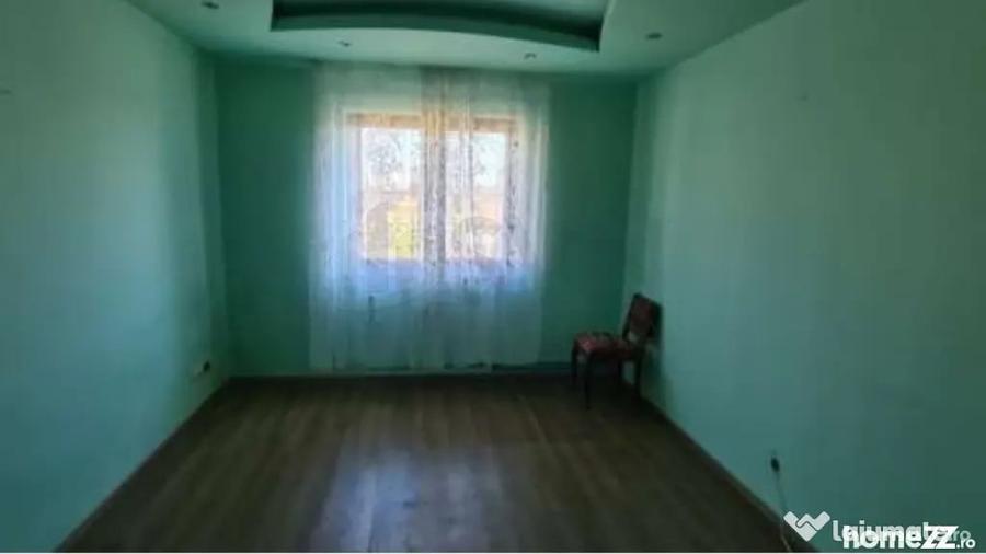 Casă cu 6 camere cu Teren 390 Mp în Central