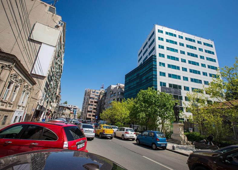 Birou, de 7,000 mp, în Universitate