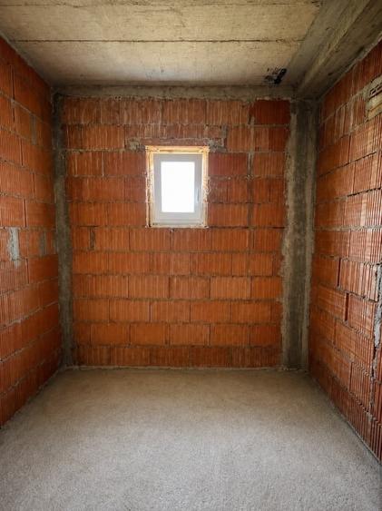 Duplex cu 5 camere cu Canalizare în Calea Urseni