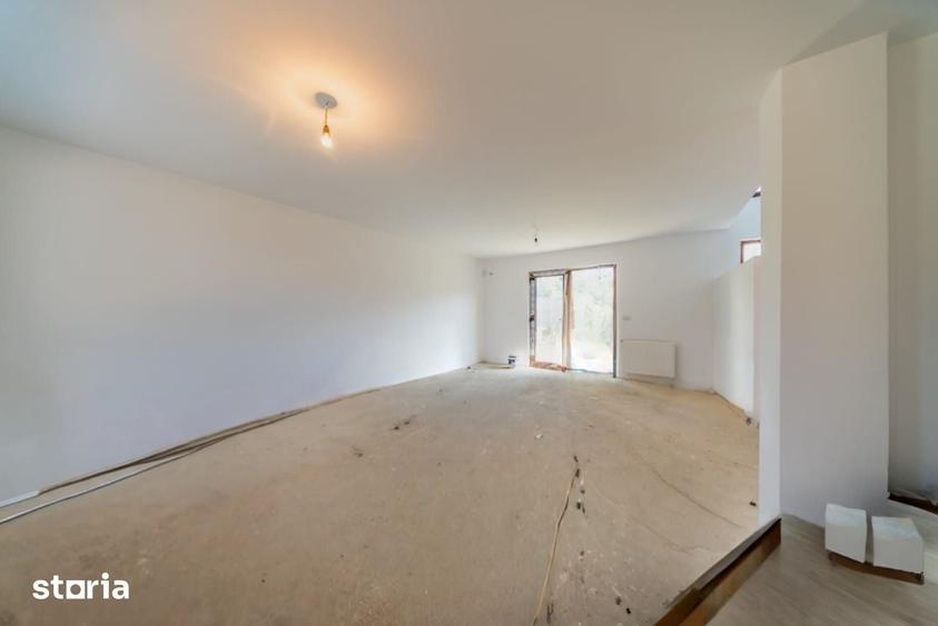 Casă cu 4 camere cu Teren 220 Mp în Intim