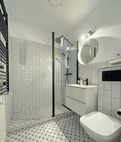 Apartament cu 2 camere semidecomandat, mobilat în Central