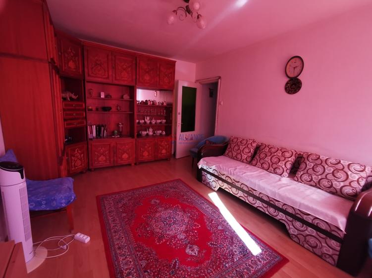 Apartament cu 3 camere semidecomandat în Tomis Nord