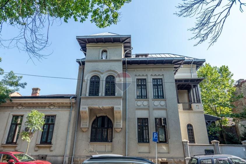 Casă individuală cu 10 camere cu Teren 250 Mp în Gara de Nord