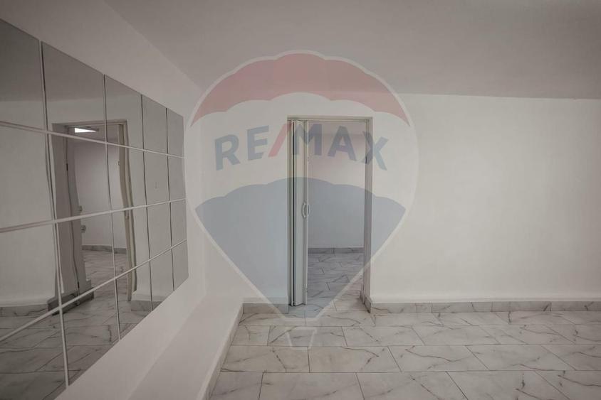 Spațiu comercial, de 71.849998474121 mp, în Gării