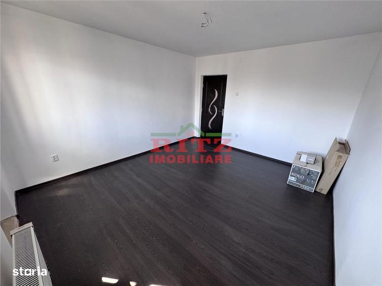 Apartament cu 4 camere decomandat în Crișan