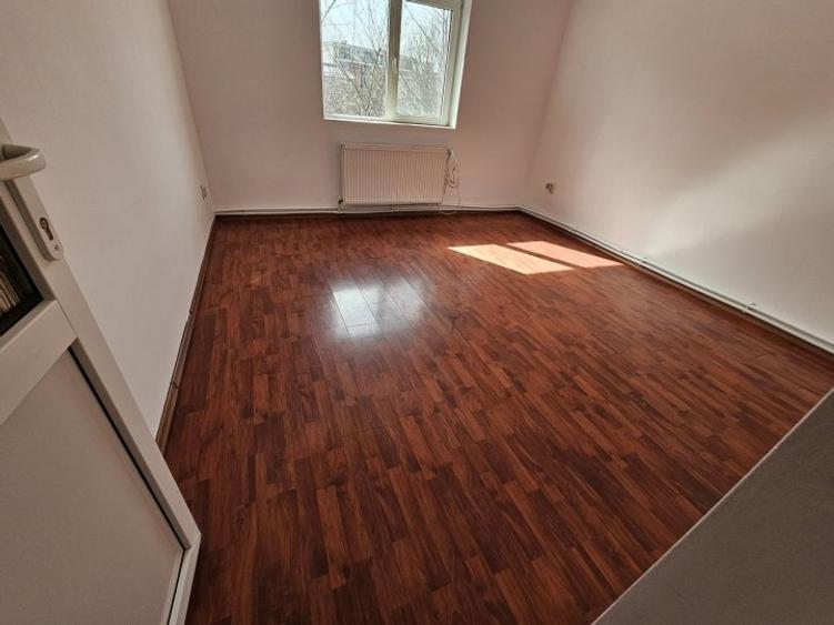 Casa-Vila in BANEASA- SISESTI. Bucatarie si Baie mobilate. 2 parcari interioare - 4