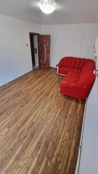Apartament cu 3 camere decomandat, mobilat în Podul de Piatră