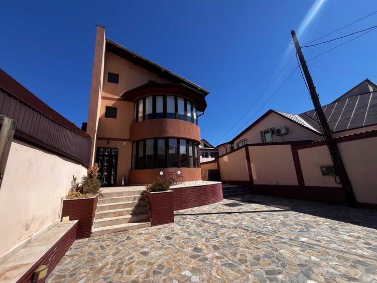 Casă cu 4 camere cu Teren 417 Mp în Obor