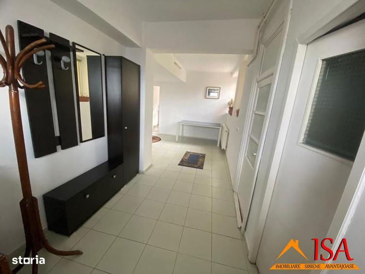 Apartament cu 3 camere decomandat, mobilat în Ștrand