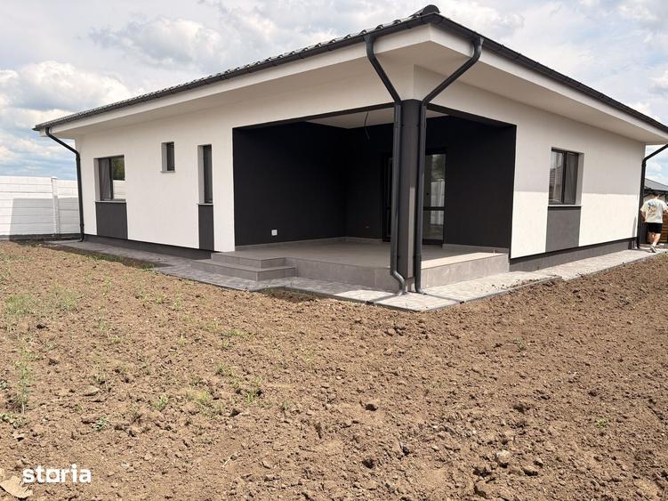 Casă cu 4 camere cu Teren 455 Mp în Șendreni