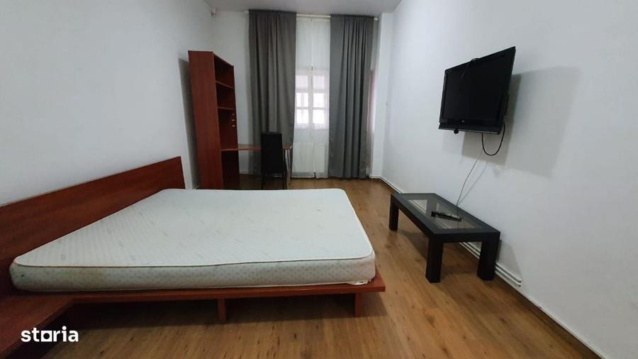 Apartament cu 3 camere decomandat în Libertății