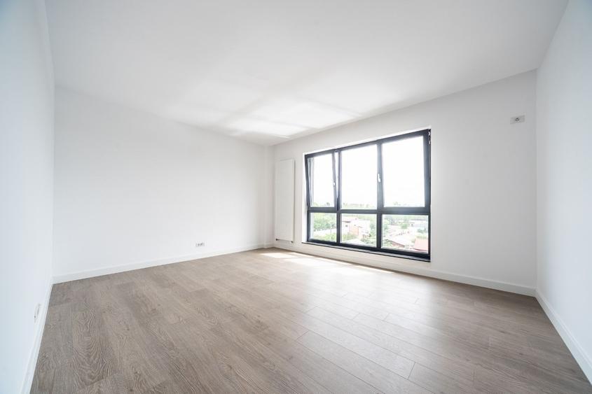 Apartament cu 4 camere decomandat în Metalurgiei
