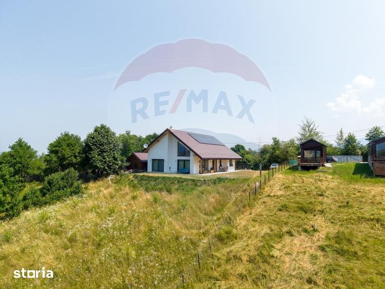 Casă cu 5 camere cu Teren 2481 Mp în Bran