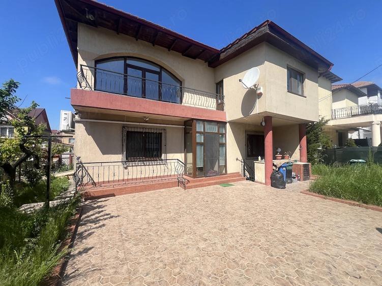 Casă cu 6 camere cu Teren 500 Mp în Lazu