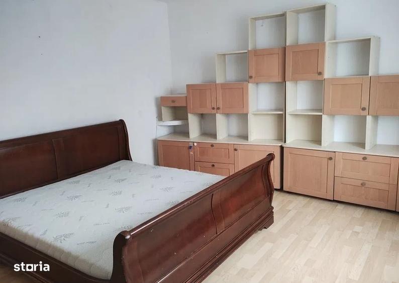 Apartament cu 4 camere în Plopilor