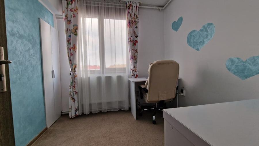 Apartament cu 3 camere decomandat, mobilat în Fetești-Gară