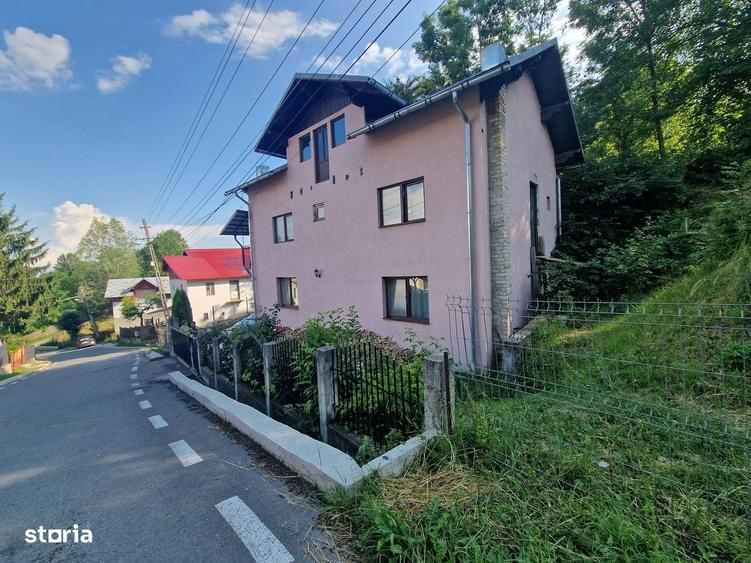 Casă cu 4 camere în Ghioșești