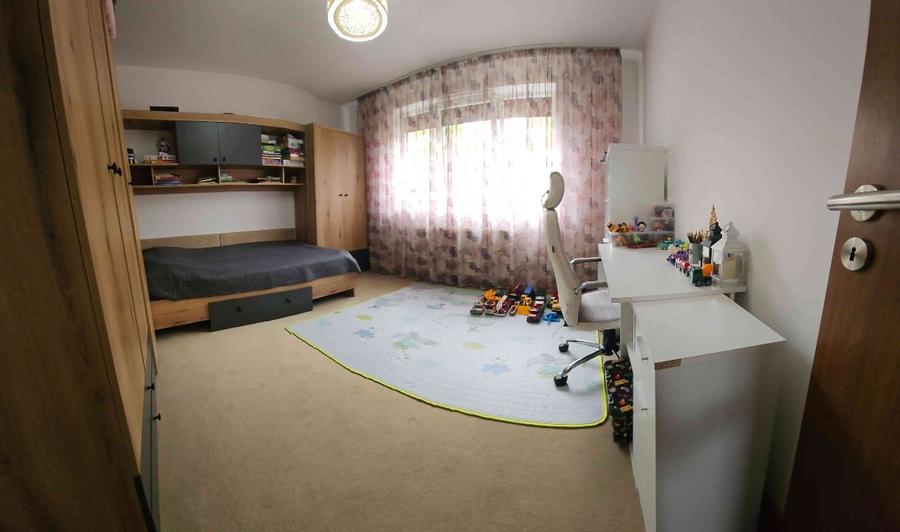 Apartament cu 3 camere decomandat, mobilat în Șelimbăr