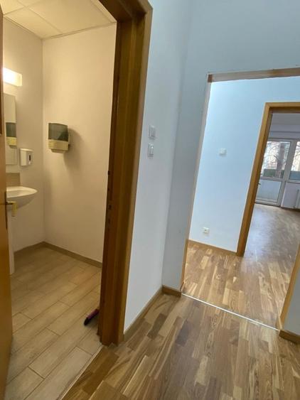 Apartament cu 10 camere decomandat în Aviatorilor