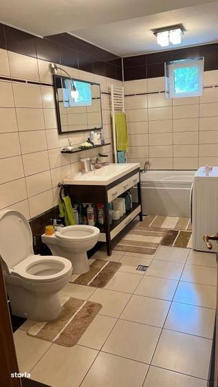 Casă cu 4 camere în Izvorani