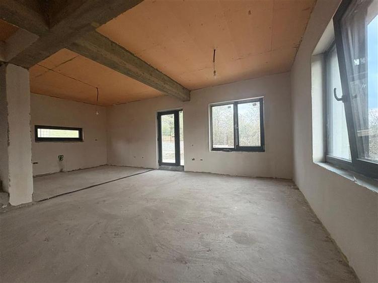 Casă individuală cu 5 camere cu Canalizare în Popricani