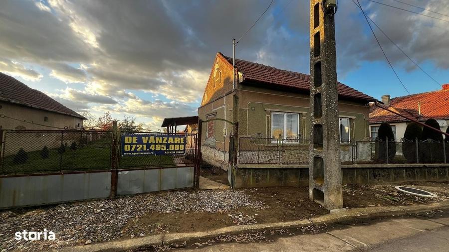 Casă cu 3 camere în Berveni