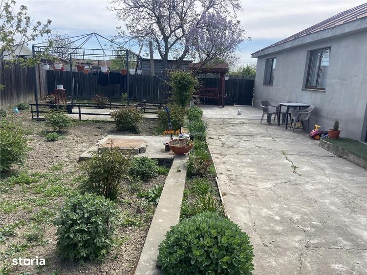 Casă cu 4 camere în Vânători
