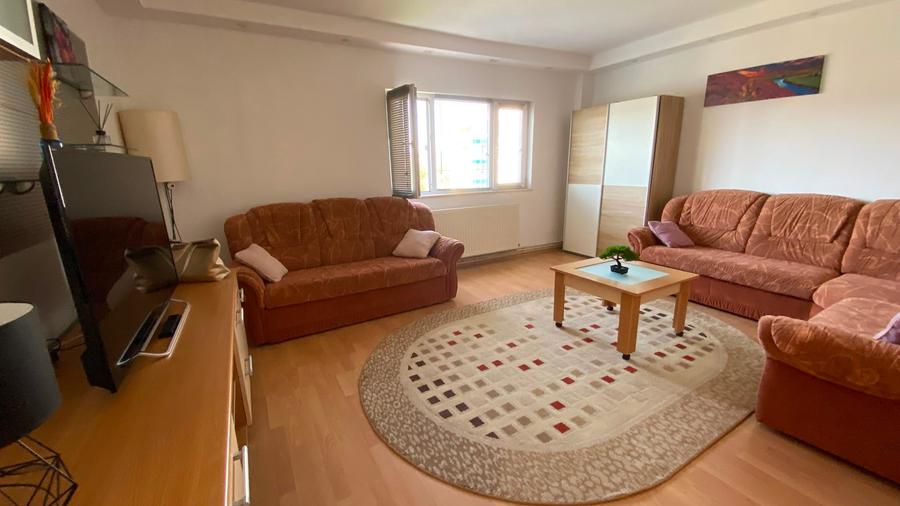 Apartament cu 3 camere decomandat în Plopilor