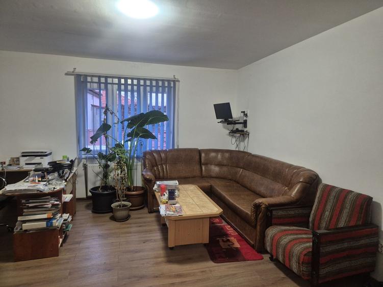 Casă cu 2 camere în Piața Cluj