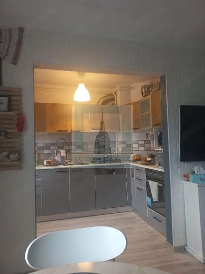 Apartament cu 3 camere decomandat, mobilat în Tractorul