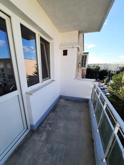 Apartament cu 3 camere semidecomandat în Exterior Vest