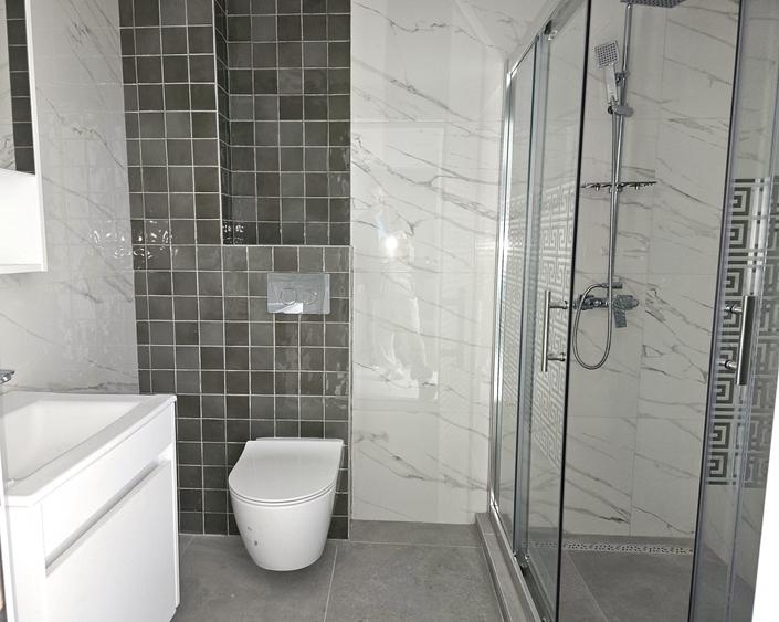 Apartament cu 3 camere decomandat în Energia