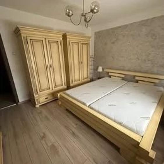 Apartament cu 3 camere decomandat, mobilat în Bucovina
