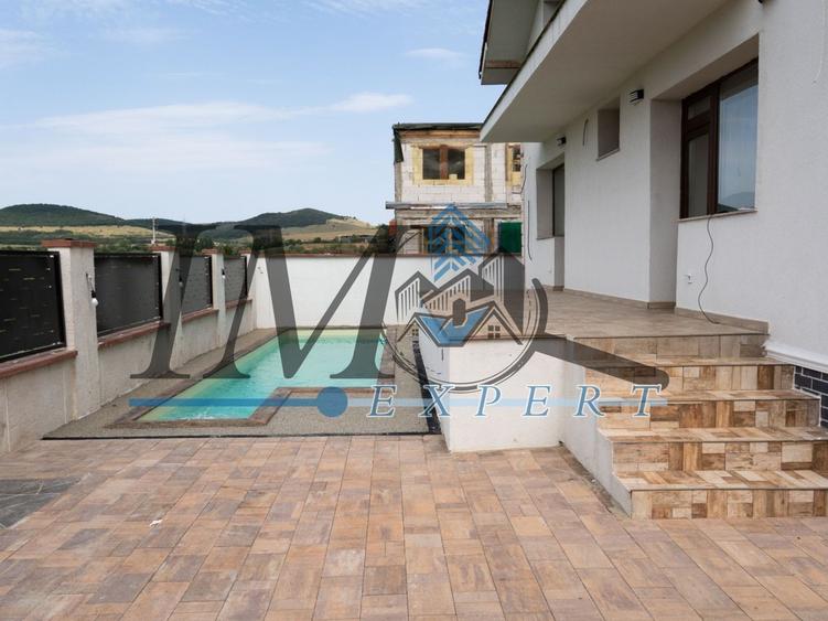 Casă individuală cu 4 camere cu Piscina în Bărăbanț