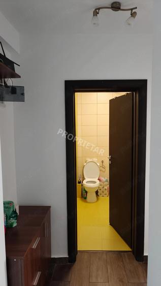 Apartament cu 3 camere decomandat în Roșu