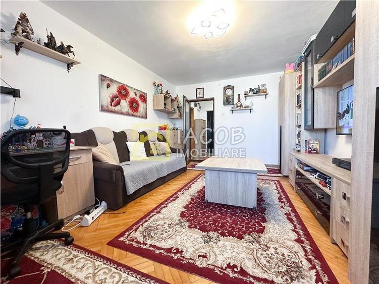 Apartament cu 2 camere decomandat în Cornișa